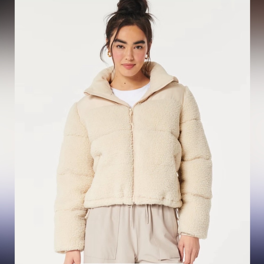 *SALE* Gilly Hicks zip up sherpa jacket. Size M